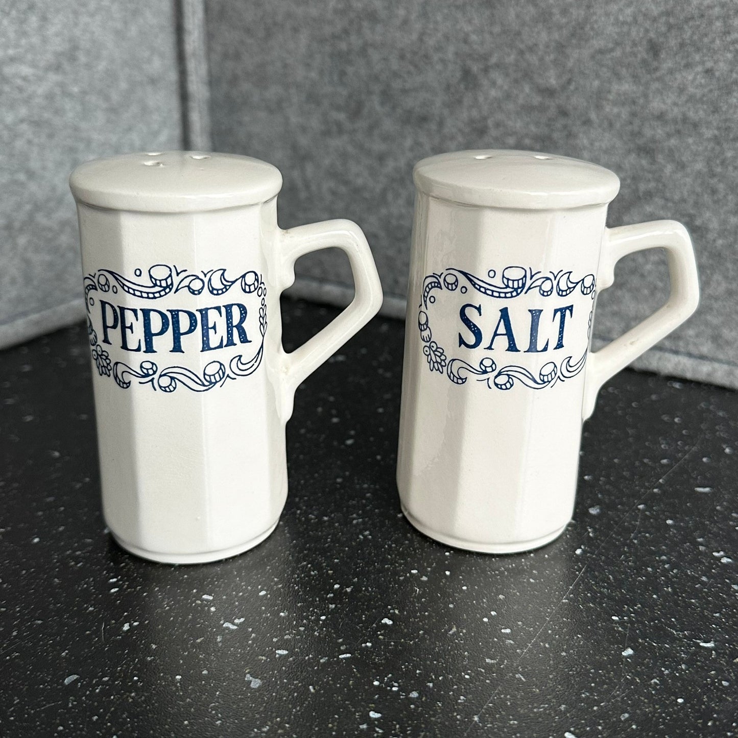 Salt og pepperbøsse