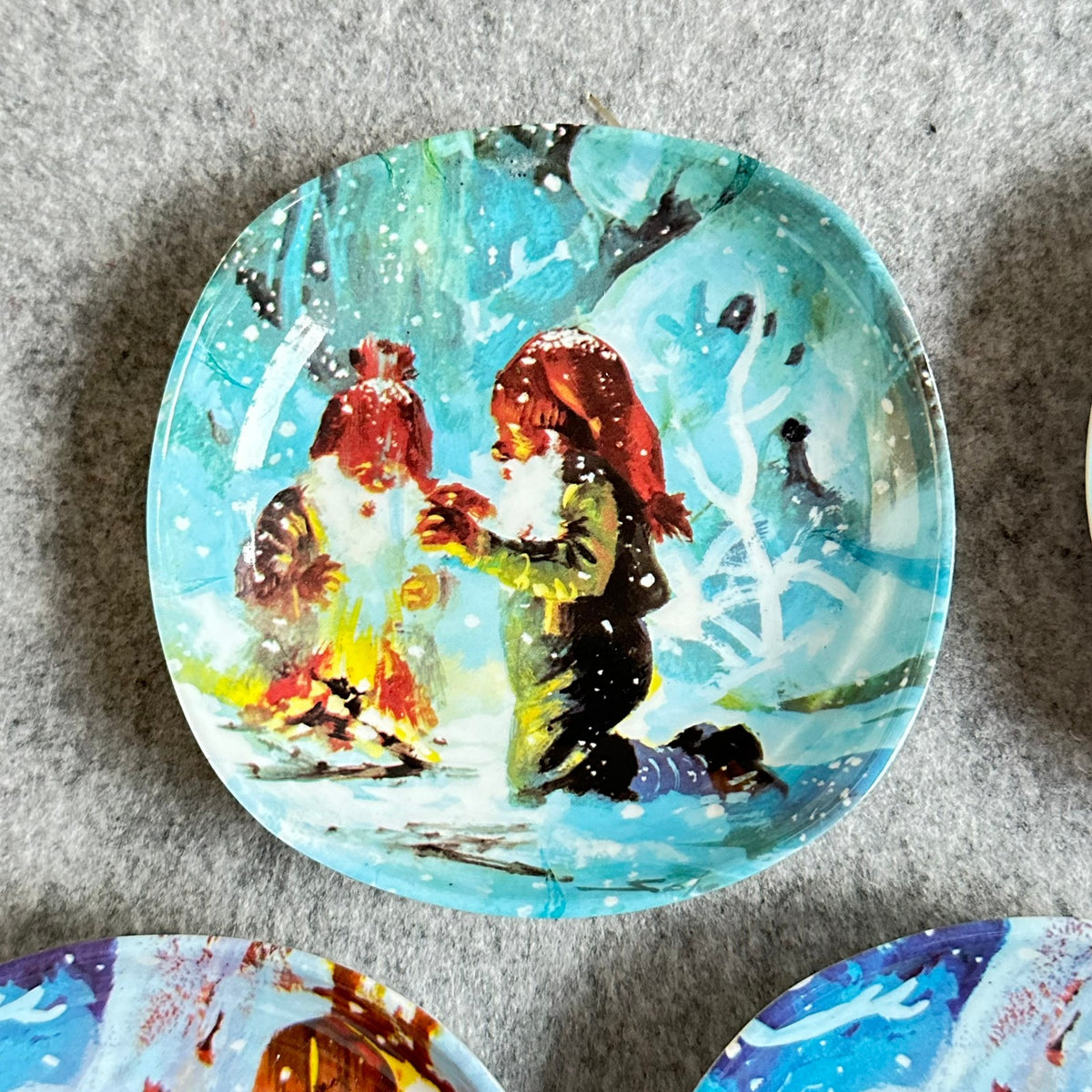 5 stk Små tallerkener fra MITTET (9 x 9,5cm) Gamle / vintage