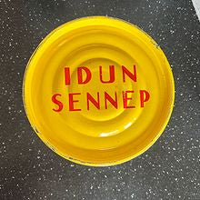 IDUN SENNEP - Gammel metall bøtte med hank 
fra 1950-tallet