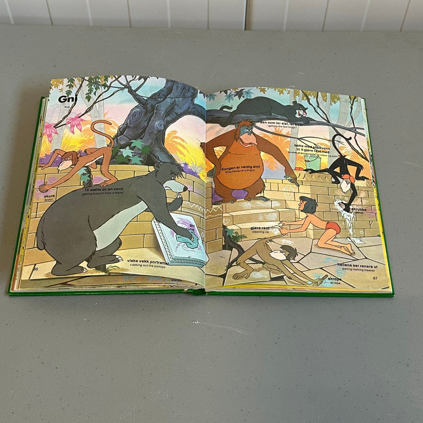 LEK MED ORD: Verber - Walt Disney bok fra 1976