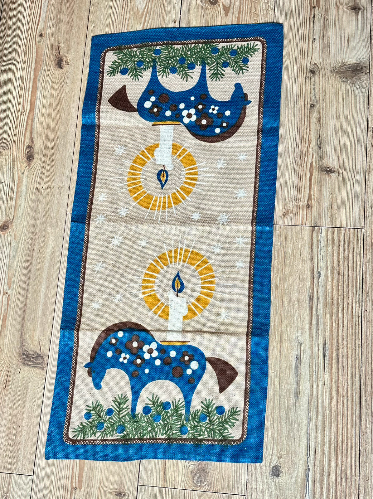 Vintage duk i strie med hester (utmerket stand)