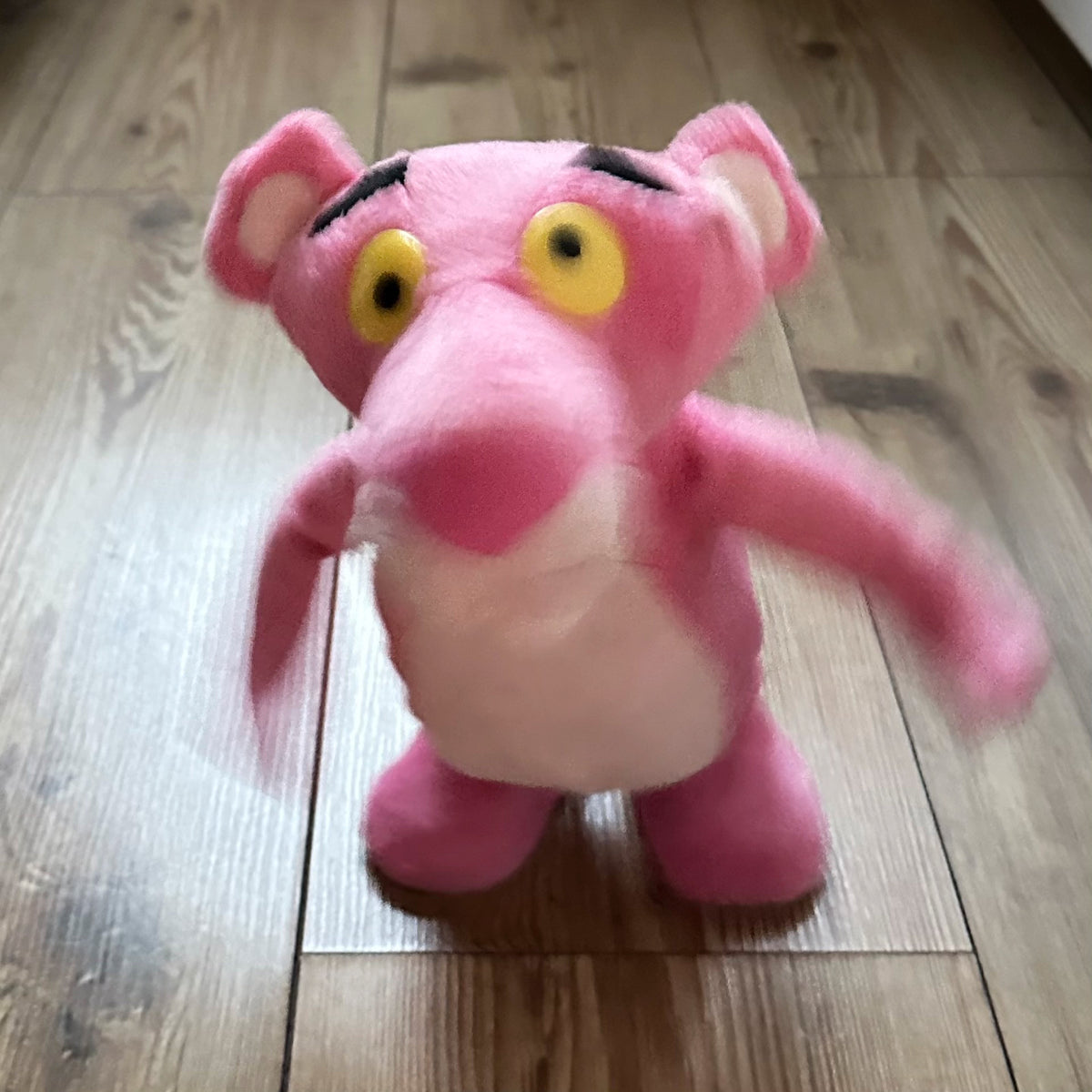 Den Rosa Panteren - Dansende bamse med lyd, spiller ledmotivet til Rosa Panteren