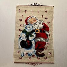 Stor Håndbrodert julekalender (81 x 121 cm + beslag)