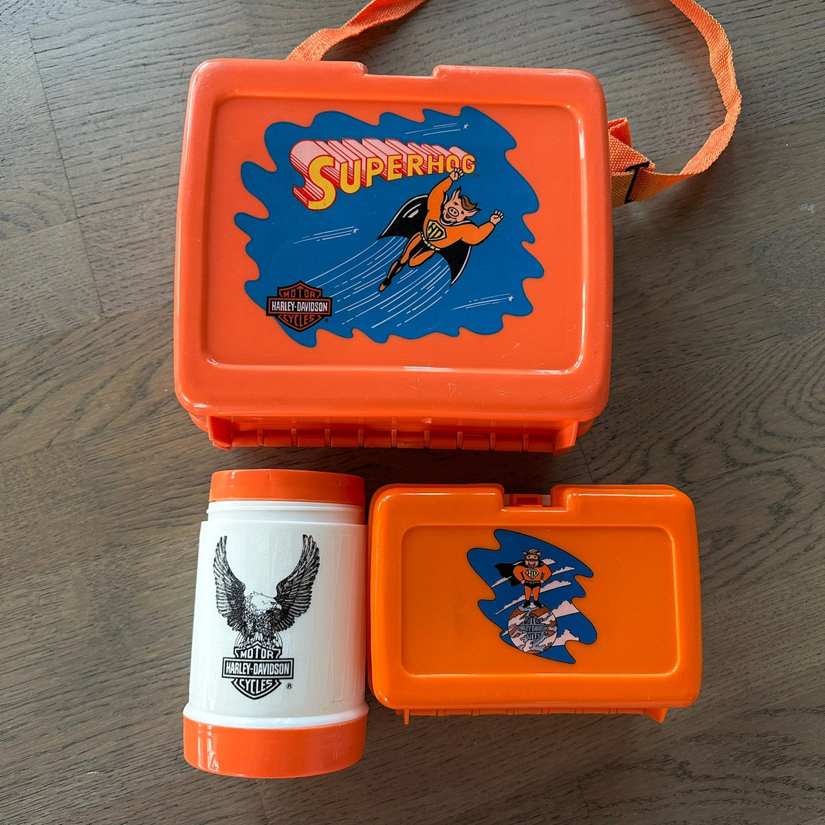Harley Davidson sett med Super Hog - Koffert med Matboks og Termos (1987)