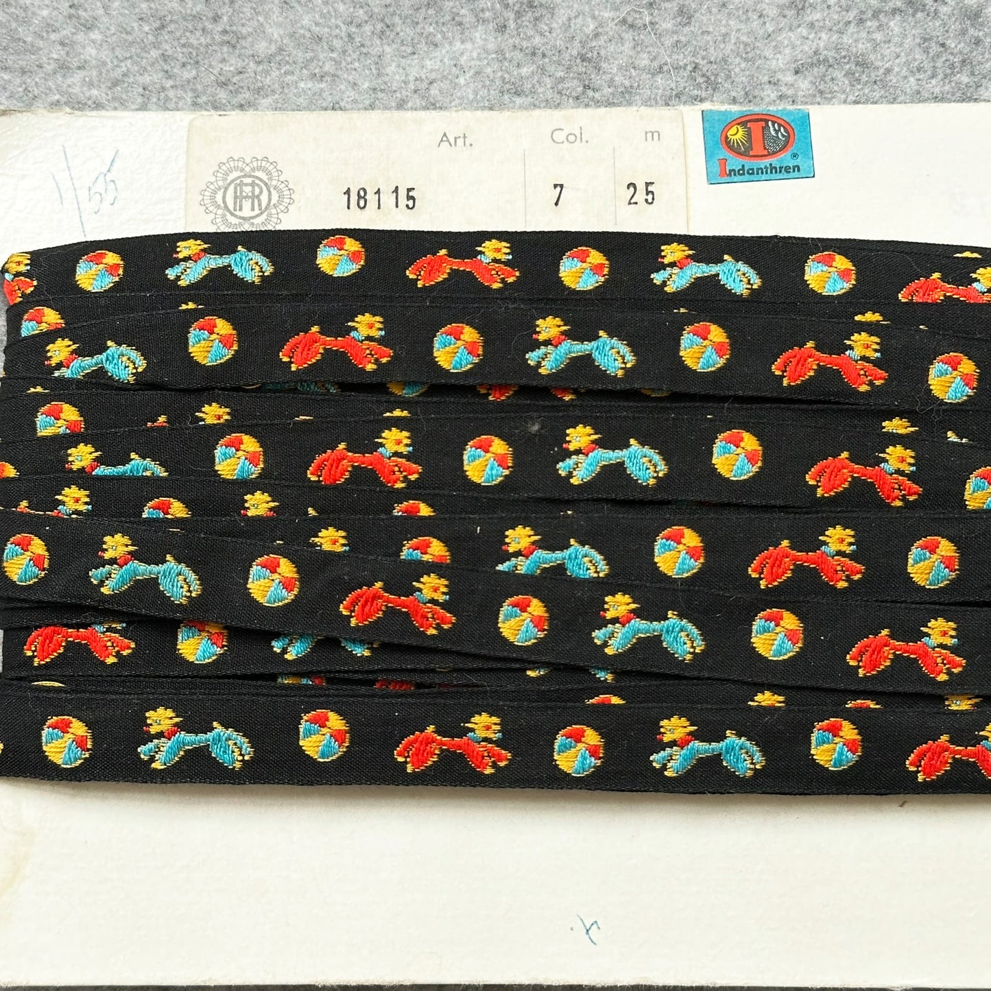 Vintage dekorasjons bånd / Pyntebånd i tekstil til barn fra 1950-tallet