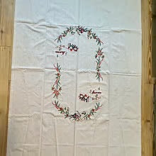 Brodert juleduk med nydelige motiv