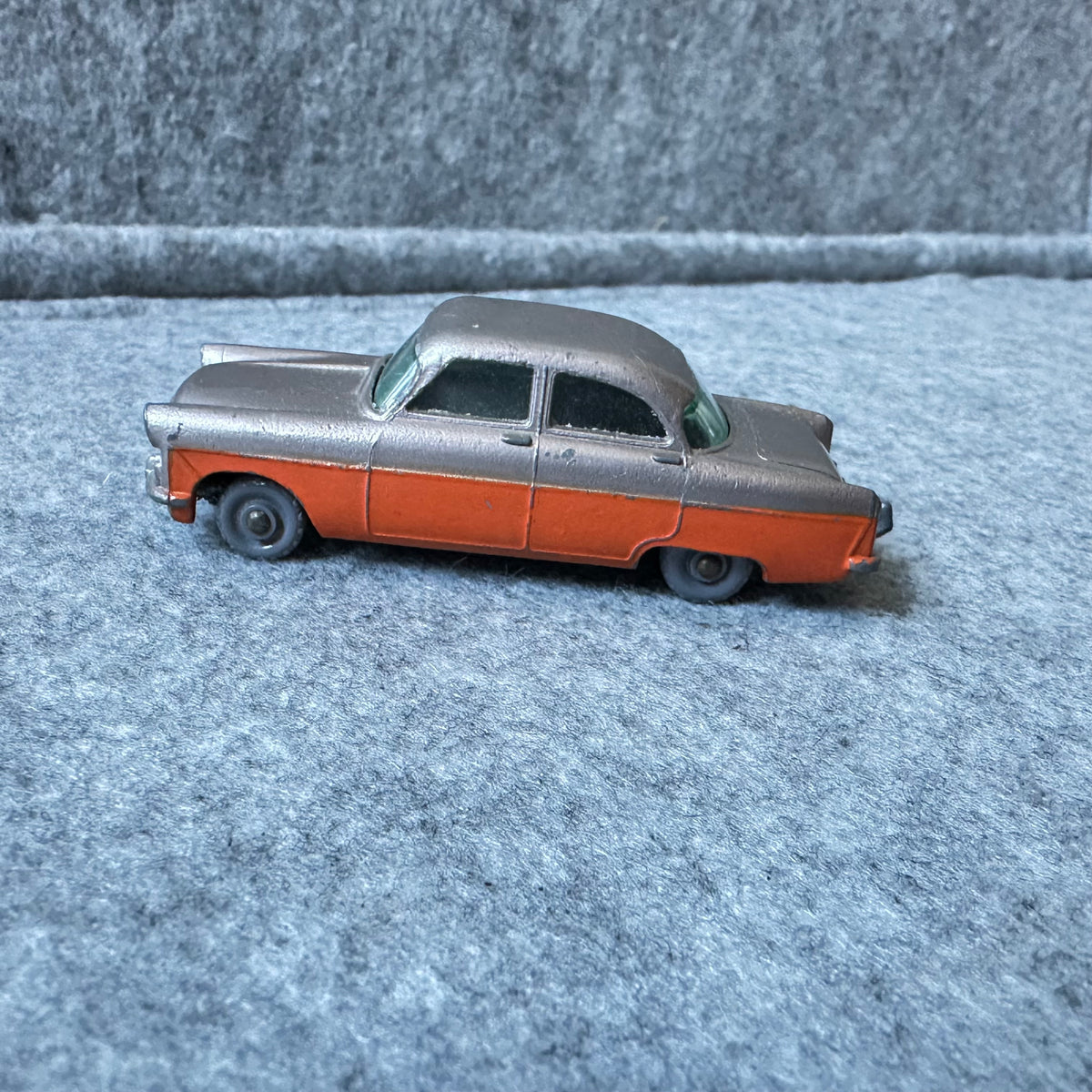 MATCHBOX SERIES nr. 33 Ford Zodiac MKll Sedan SPW fra 1957