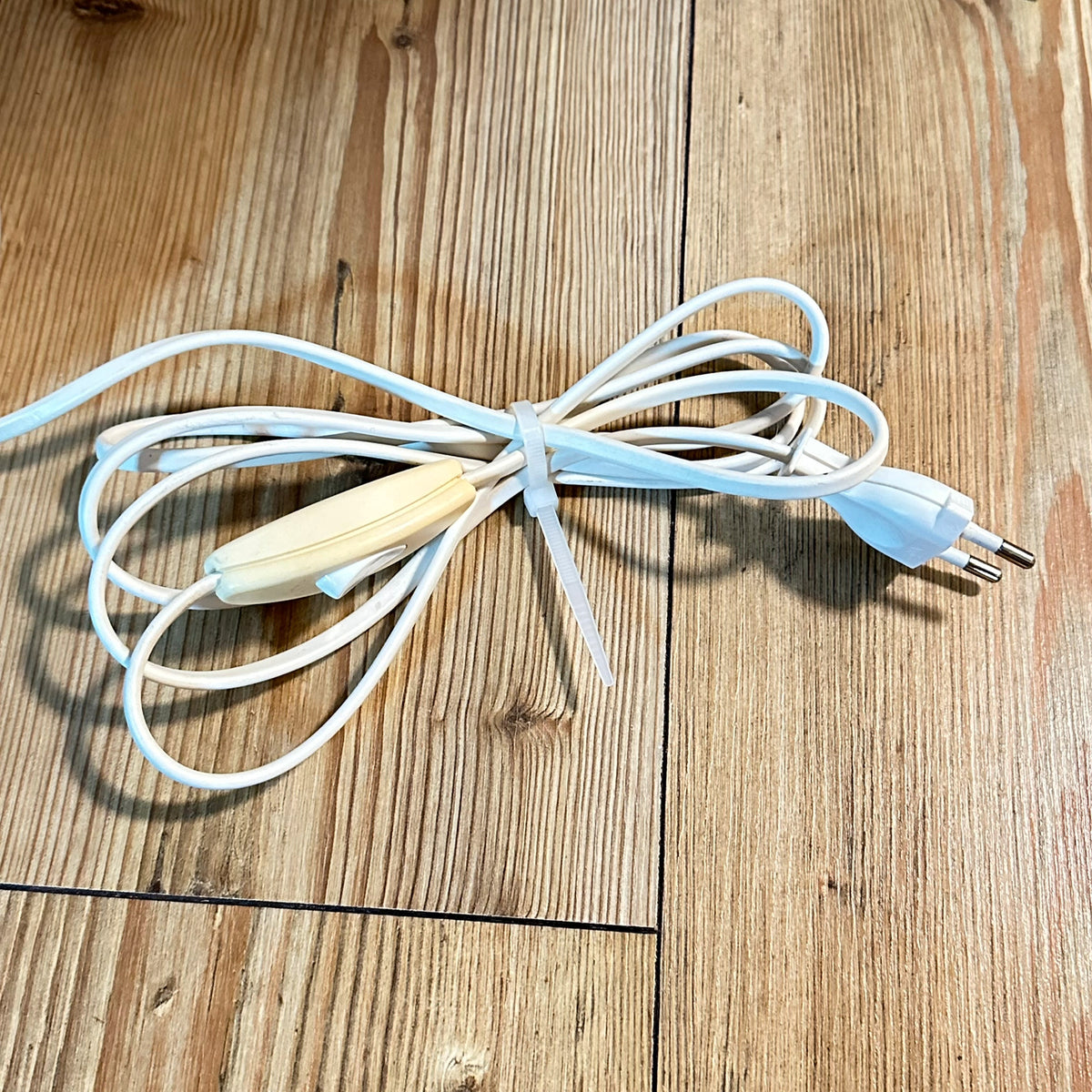 LYKTA - Matt hvit Bordlampe i glass fra 1980-tallet (IKEA)