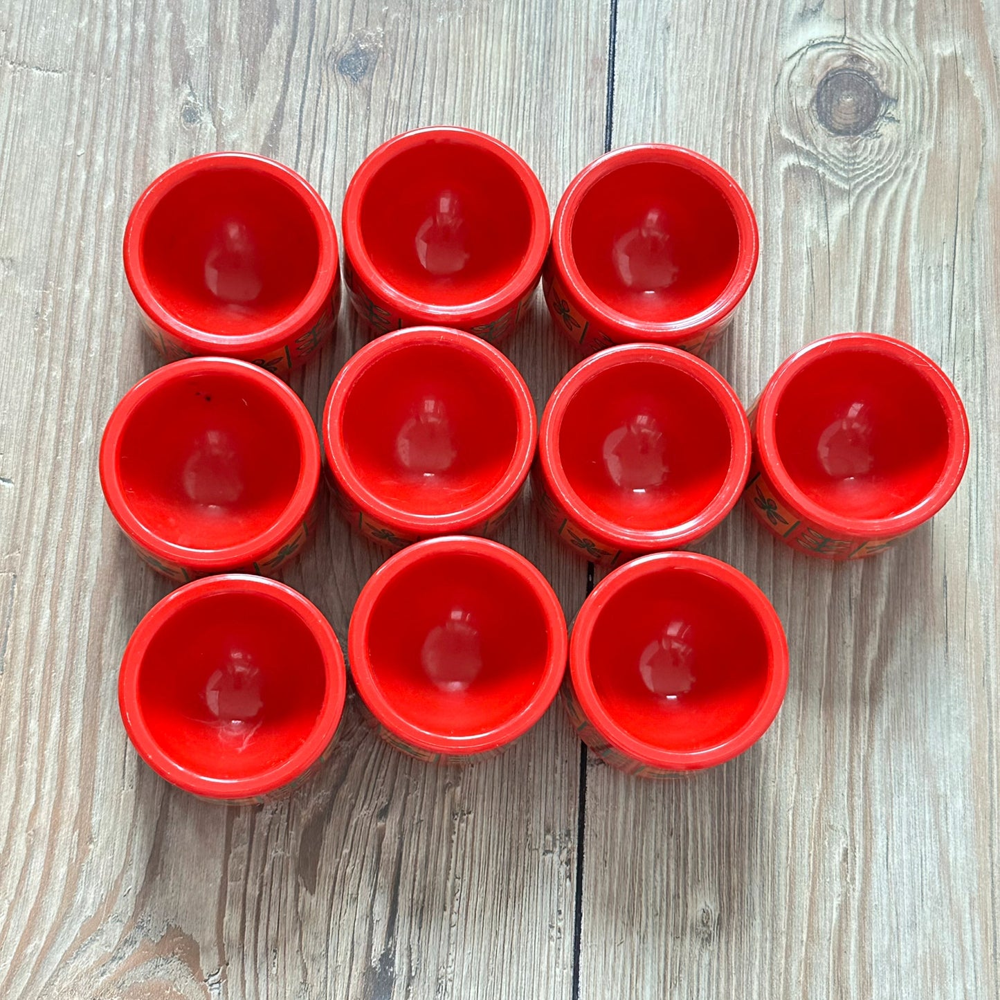 Vintage 10 stk eggeglass i hardplast med nostalgisk dekor