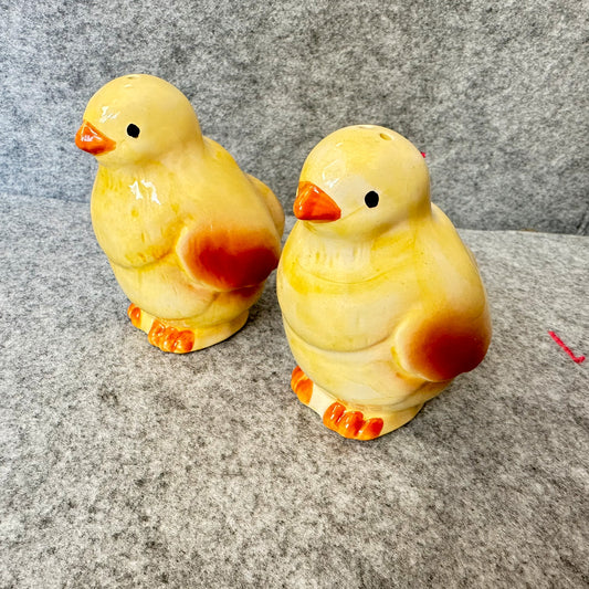Vintage Salt og pepperbøsse - Kyllinger i porselen.